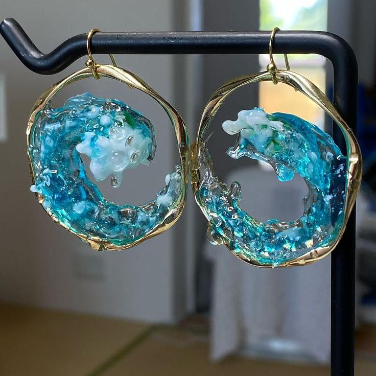 Tilde | The connection of the sea